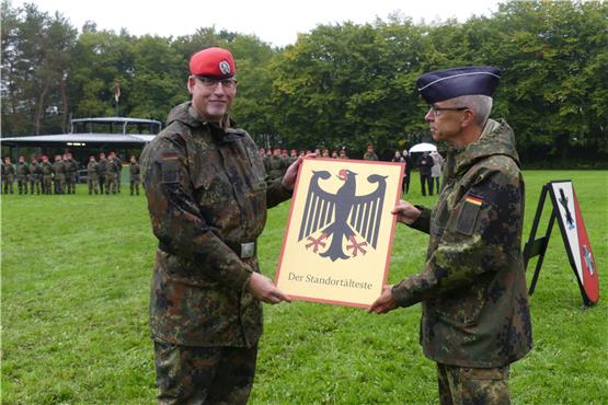 Kampfmittelabwehrschule Stetten a.k.M.: Strenges Übergabezeremoniell mit sympathischen Patzern
