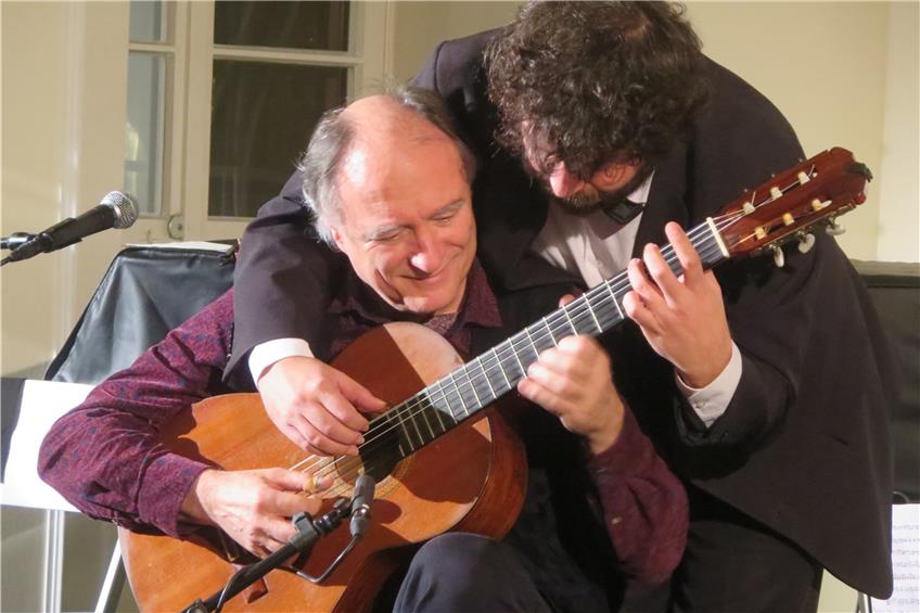 Saiten-stark: Virtuosen demonstrieren im Lautlinger Schloss den Facettenreichtum der Gitarre