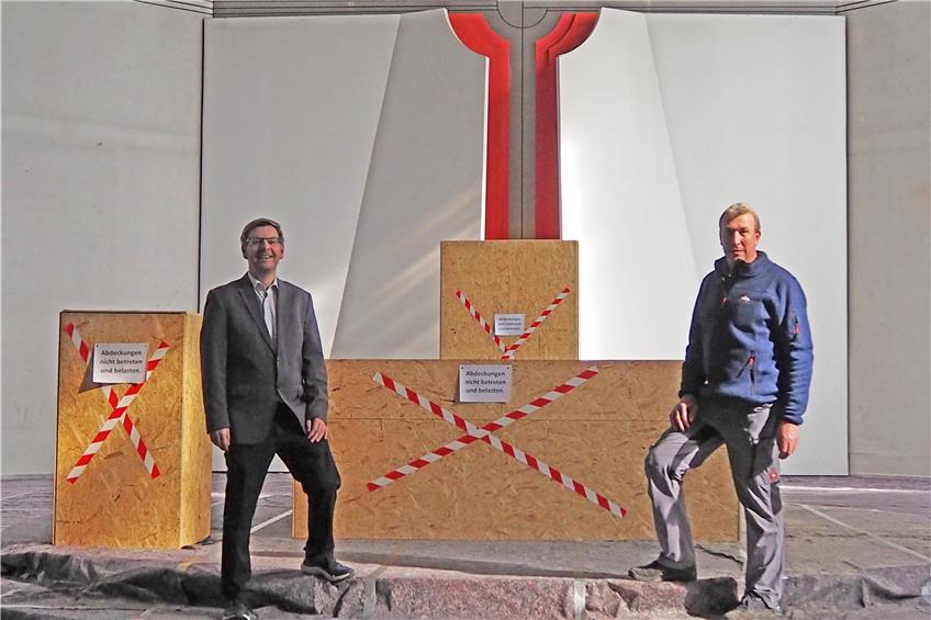 Einhausungen schützen Altar und Tabernakel: Sanierung der Balinger Heilig-Geist-Kirche beginnt