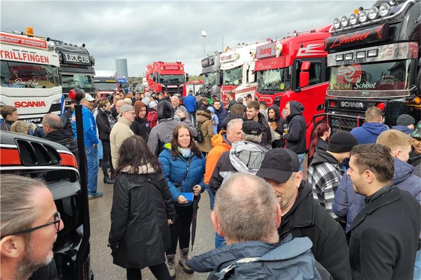 Glänzendes Chrom und edles Leder: viele Fotos vom Trucker-Treffen in Owingen