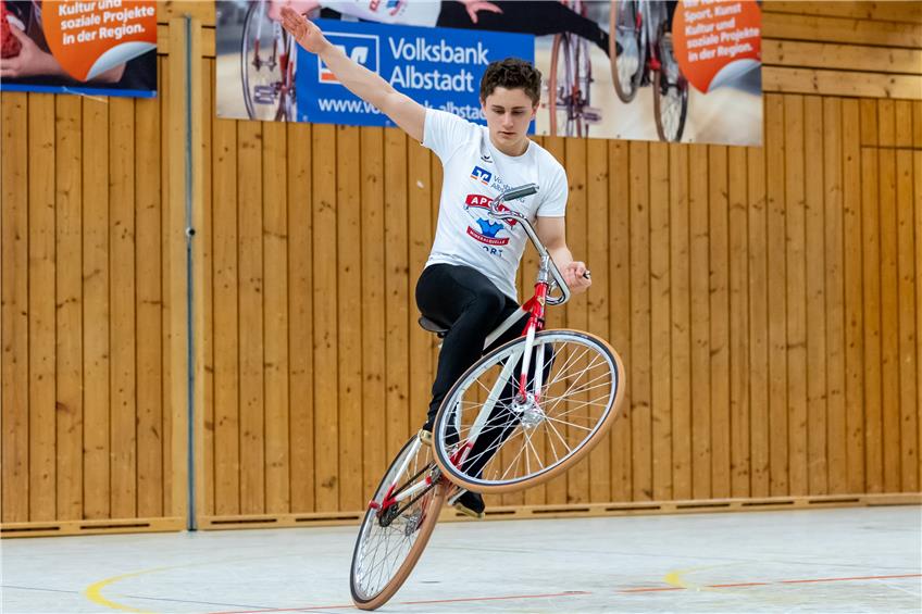 Endspurt für die Schüler und Junioren: Kunstradfahrer des RSV Tailfingen im Wettkampfmodus