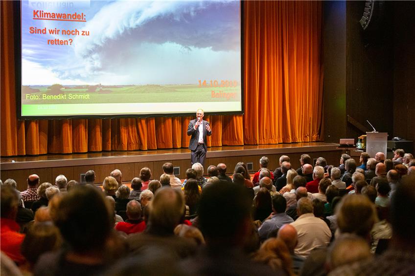„Jeder Einzelne bestimmt das Klima“: Meteorologe Sven Plöger spricht vor Stadthalle in Balingen