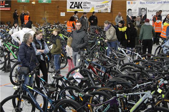 Über 500 Fahrräder im Angebot – Resonanz bei Tailfinger RSG-Börse aber verhalten