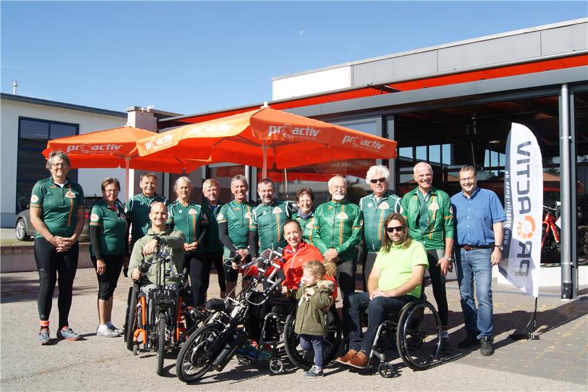 Traum geht in Erfüllung: Maybachradler und Pro Activ stiften Handbikes für Rollstuhlfahrer