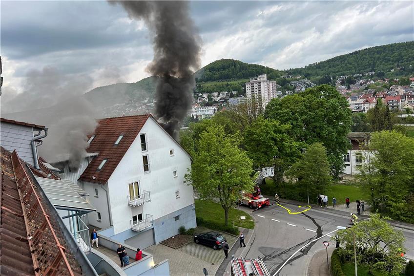 Nach Brand in Ebinger Buchenweg: Zahlreiche Wohnungen nicht mehr bewohnbar
