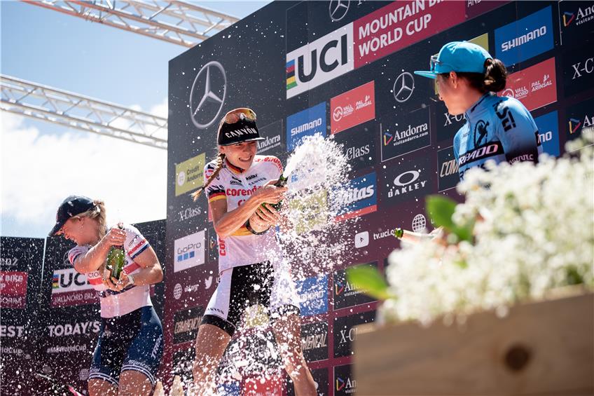Ganz oben auf dem Podest: Grosselfingerin Ronja Eibl feiert ersten Weltcup-Sieg in Andorra