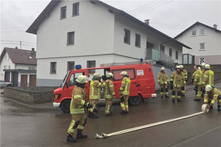 Mit dem Schrecken davongekommen: Defekt in Pelletofen sorgt für Feuerwehreinsatz in Hartheim