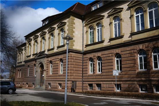64-Jährige attackiert Vermieter mit Messern: Prozessauftakt am Landgericht Hechingen