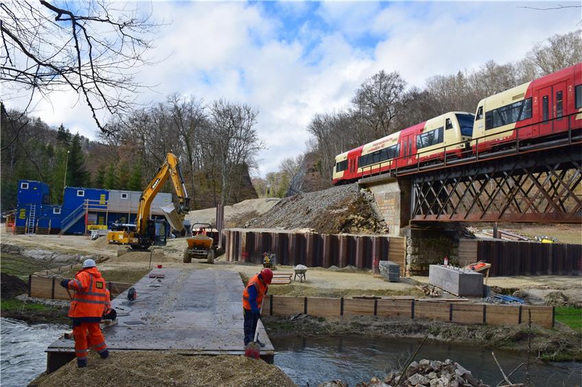 Millionenprojekt: 140 Jahre alte Stahlgitter-Brücke bei Storzingen wird ersetzt
