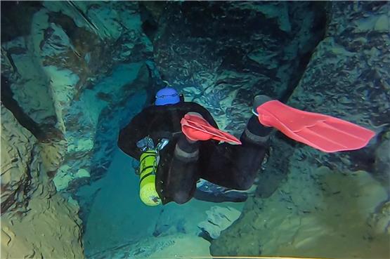 Faszination Wasserhöhle: Drei Tauchexperten entführen in den Höhlenkomplex unter Frohnstetten