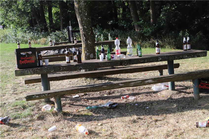 Sauerei am Dotternhausener Grillplatz: Feiernde lassen ihren Müll einfach liegen
