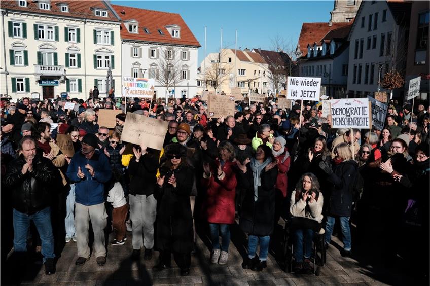 Mehr als das Vorprogramm für Balingen: Hechinger Demokratie-Demo mobilisiert Hunderte