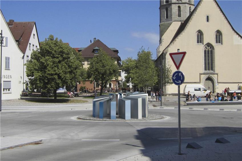 Kirchplatz-Kreisel: Ist das Kunstwerk aus Edelstahl nun doch billiger als aus Beton?