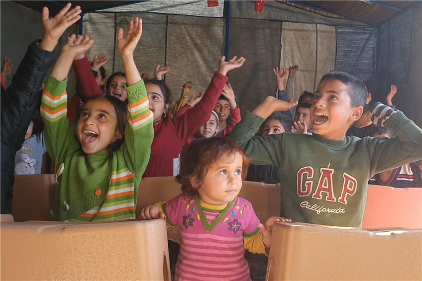 imländle-Schulfreundschaft: Projektpartner aus der Region bauen Zeltschule in Flüchtlingscamp