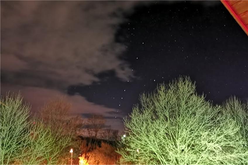 Lichterketten am Nachthimmel über der Zollernalb: Was steckt hinter den SpaceX-Satelliten?