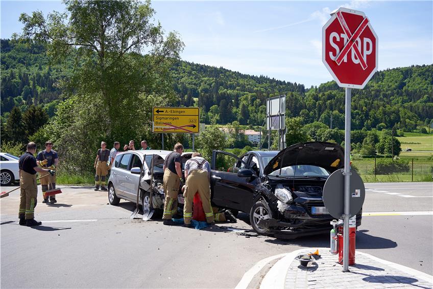 Neue Vorfahrtsregelung beim Ebinger Badkap: Drei Verletzte bei Unfall mit Linksabbiegerin