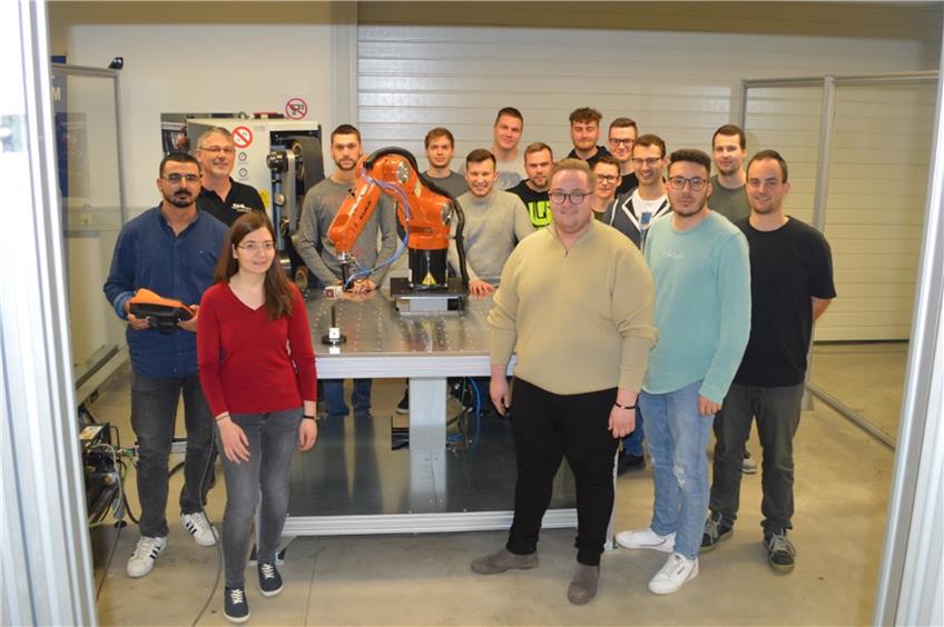 Studenten der Hochschule Albstadt-Sigmaringen absolvieren Roboterpraktikum bei der SHL AG