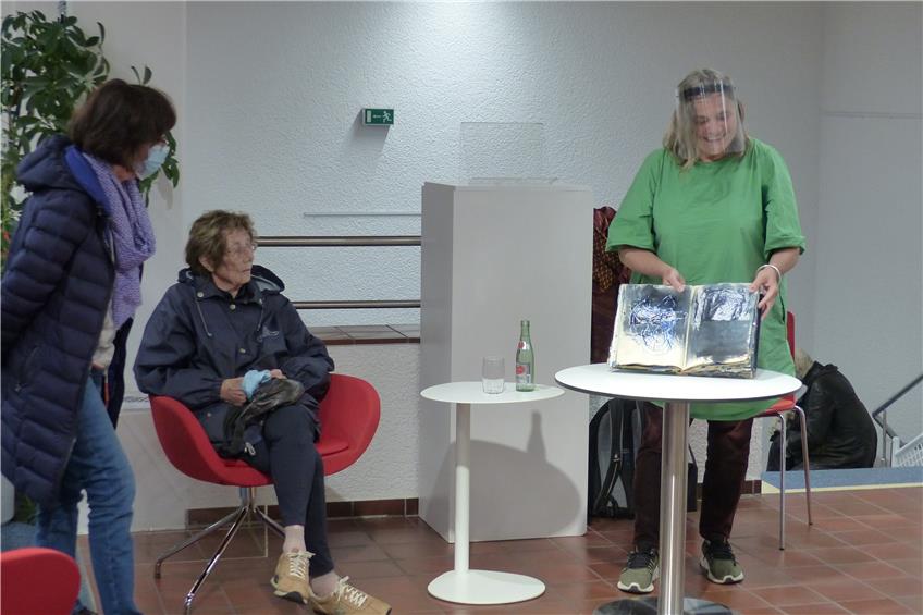 Künstlergespräch in Ebingen: Susanne Kessler will mit Skulpturen „in den Raum zeichnen“