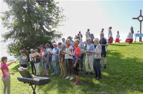 Bergmesse an Pfingsten in Lautlingen: Gläubige verleihen der Kirche ihre Lebendigkeit
