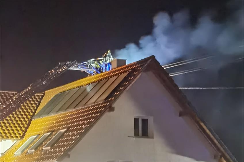 Schörzingen: Nächtlicher Kaminbrand ruft Feuerwehr auf den Plan