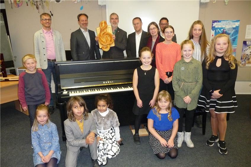 Von der Taste zum Ton: Meßstetter Schulen erhalten neue Klaviere