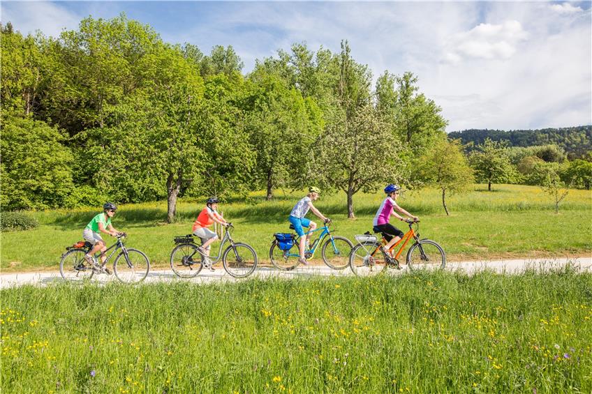 Obstwiesen-Tour bei Hechingen: Frühling mit allen Sinnen auf dem Fahrrad genießen