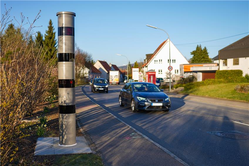 Bald blitzt es wieder in Endingen: Neue Geschwindigkeitsmessanlage wurde aufgebaut