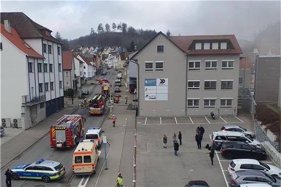 Feuerwehr löscht Schmorbrand im Keller der Technologiewerkstatt in Tailfingen