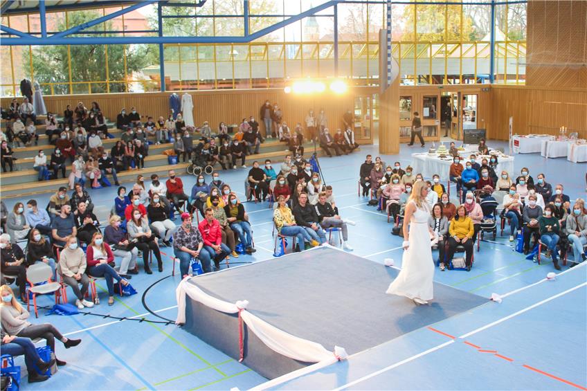 Brautmode und mehr: Hochzeitsmesse in Geislingen lockt trotz Auflagen viele Heiratswillige