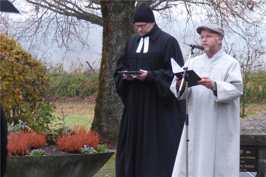 Volkstrauertag auf dem KZ-Friedhof Schömberg: „Gott vergisst die Seinen niemals“