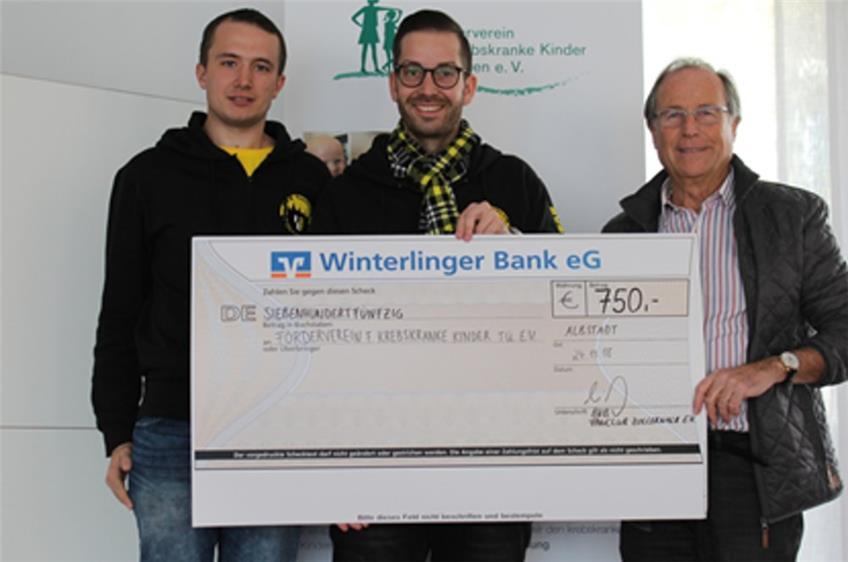 BVB-Fanclub spendet Erlös an Förderverein für krebskranke Kinder