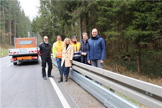 Zwischen Grosselfingen und Rangendingen werden Schutzplanken für Motorradfahrer nachgerüstet