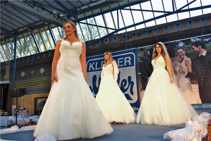 Auch mit Warnstufe: Kleider Müller in Geislingen zieht Hochzeitsmesse routiniert durch