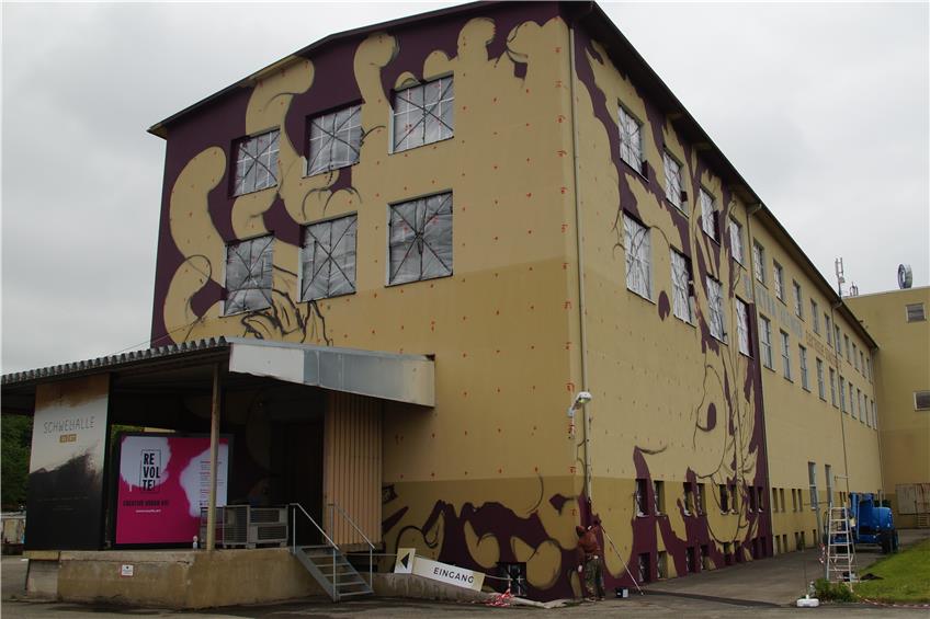 Revolte-Graffiti-Ausstellung: Jetzt wird die Frommerner Schwelhalle selbst zum Kunstwerk