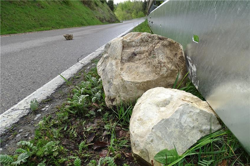 Felsbrocken stürzen herab: Verbindungsstraße zwischen Stich und Pfeffingen ist gesperrt