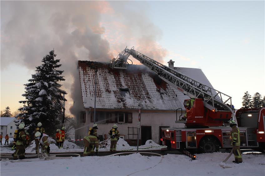 Brand zerstört Wohnhaus in Tanneck: Feuerwehr im Großeinsatz