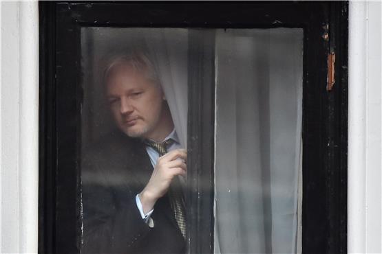 E-Mail an den Gemeinderat: Soll Julian Assange Ehrenbürger von Albstadt werden?