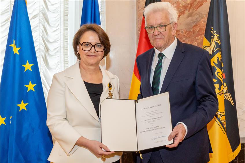 Ministerpräsident Winfried Kretschmann verleiht Annette Widmann-Mauz Verdienstorden des Landes