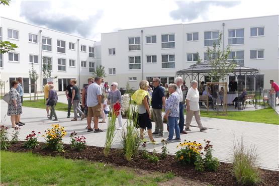 „Viertel 4 – Wo man sich zum Kaffeetrinken trifft“: Pflegepark in Stetten öffnet seine Türen