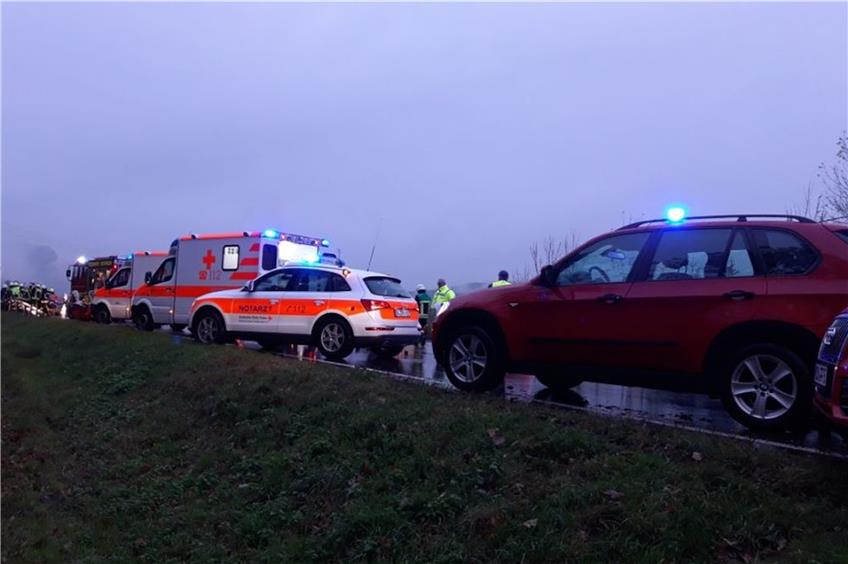 Nach Überholunfall auf B32 bei Hechingen: Zwei Menschen sterben in Klinik