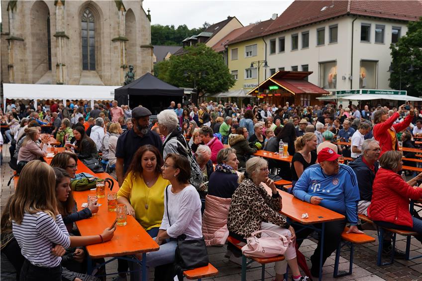 Kulturfestival feiert den Auftakt: „The Dewy Lilies“ rocken den Marktplatz in Balingen