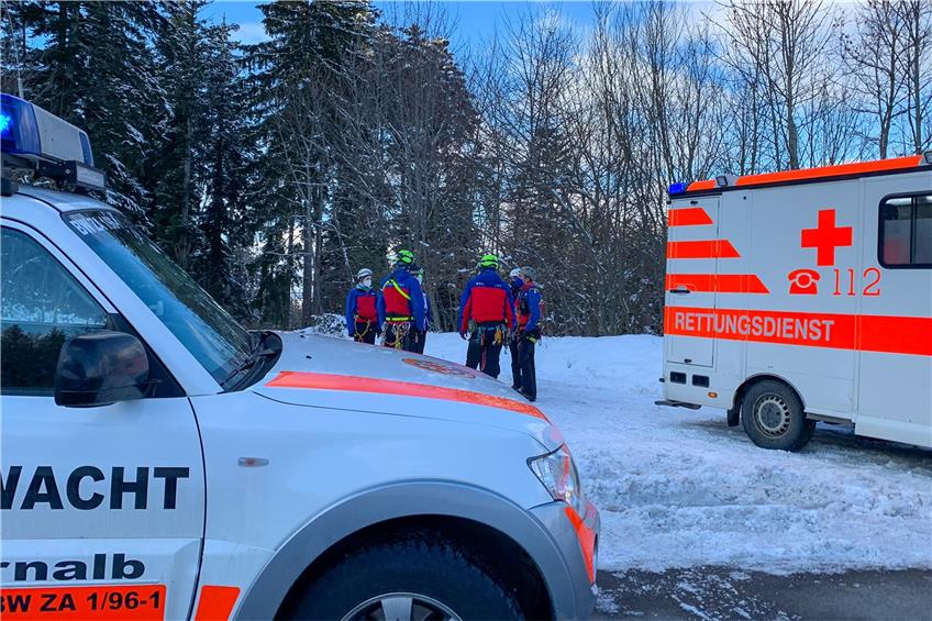 Rodelfahrer kracht am Lochen gegen Baum: Bergwacht erneut mit Schneemobil im Einsatz