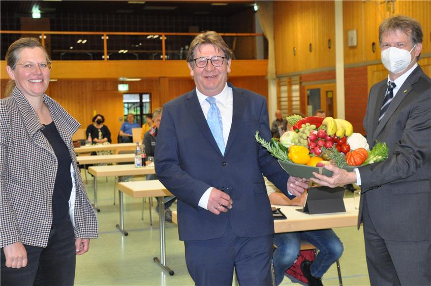 Corona beherrscht die Verpflichtung von Schömbergs Bürgermeister in die dritte Amtszeit
